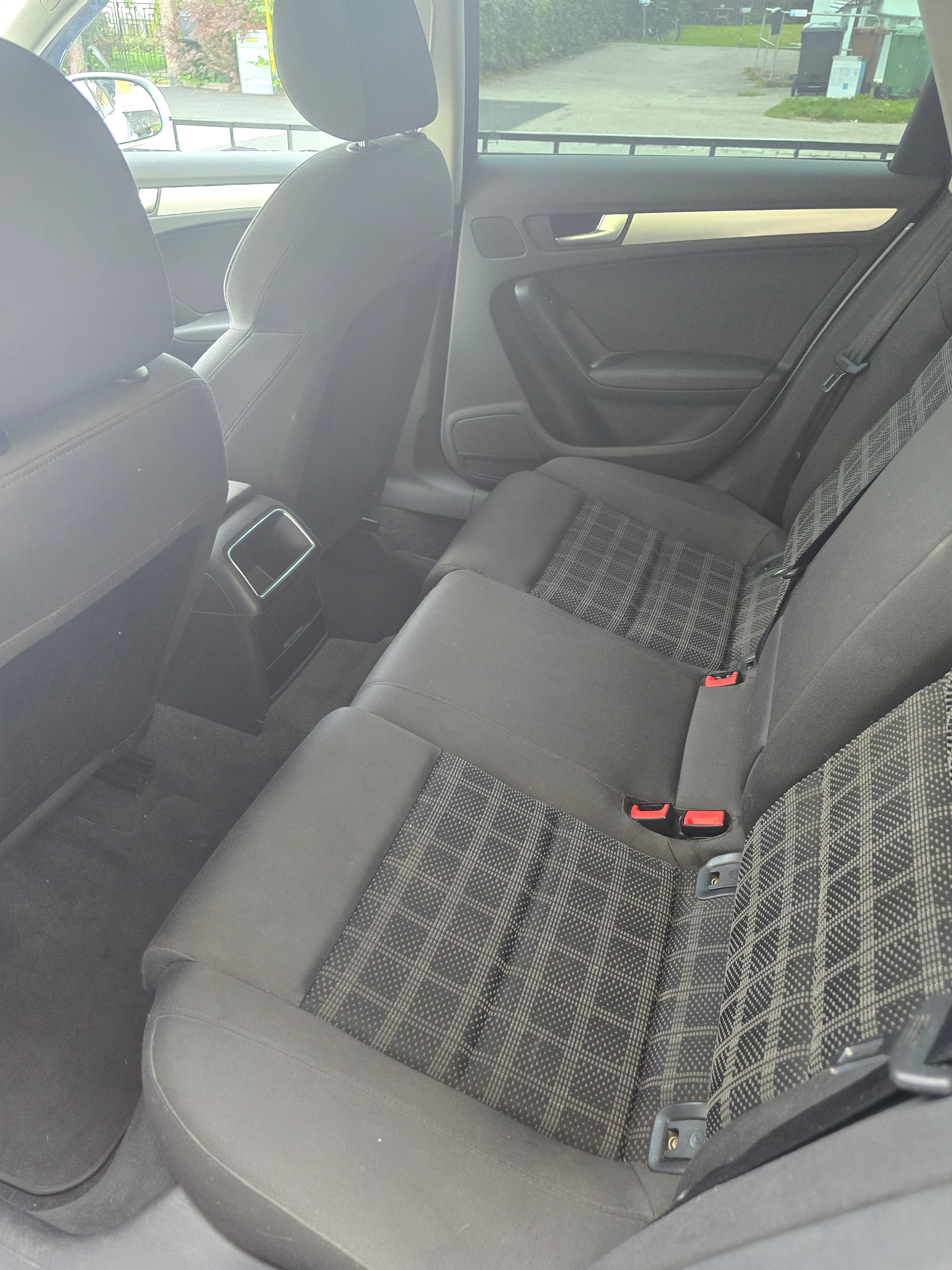 Audi A4 2011, bild 6/7