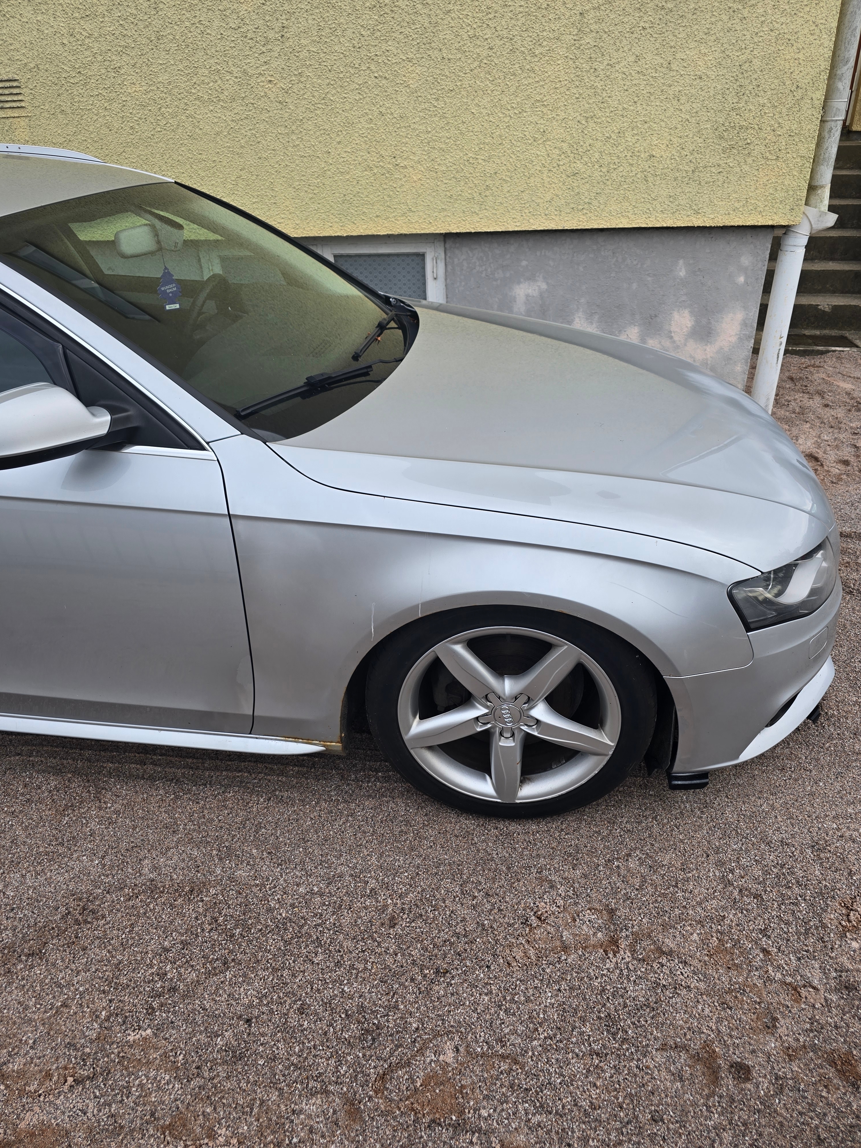 Audi A4 2011, bild 2/7