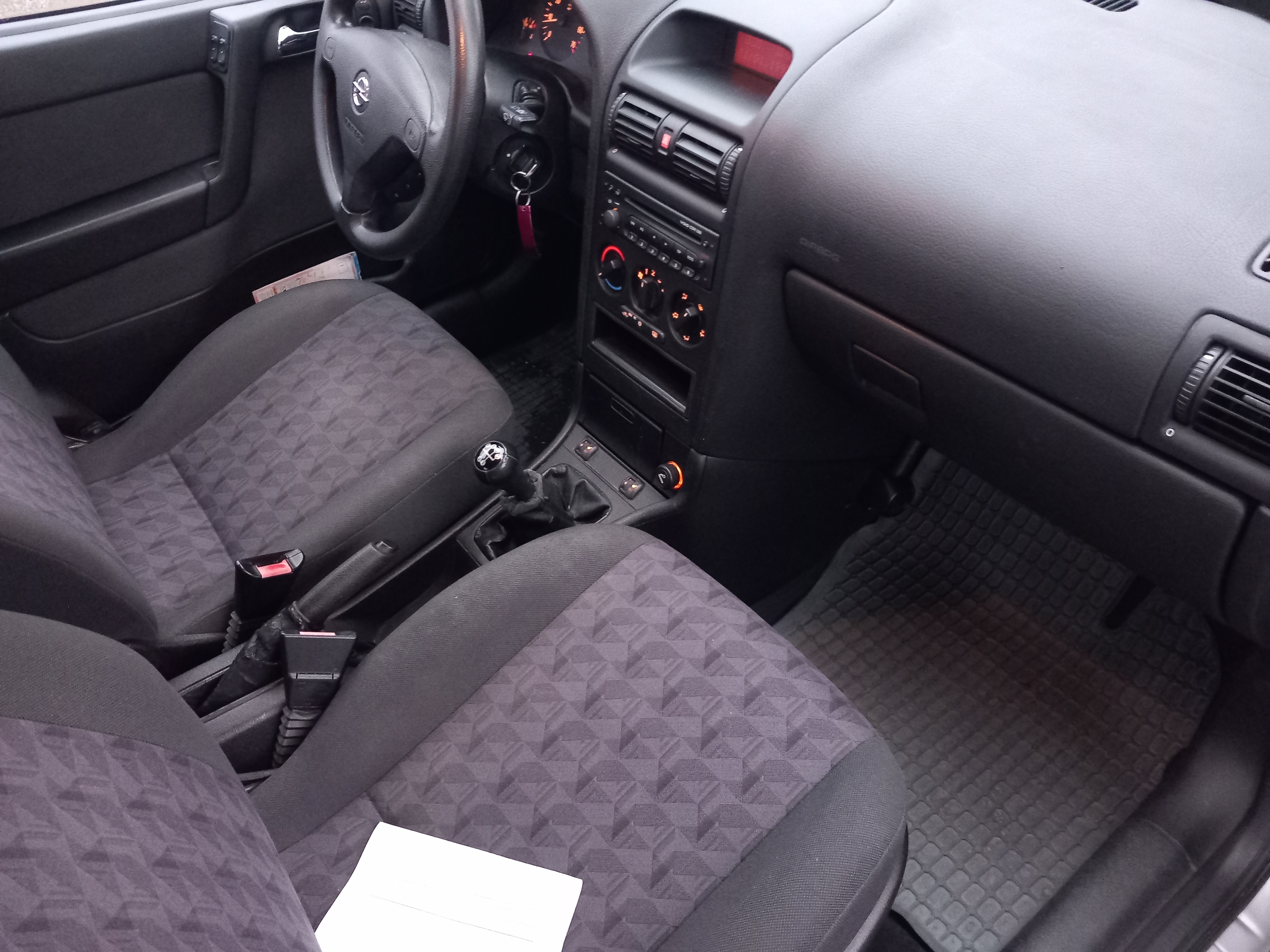 Opel Astra 5-dörrar 1.6 Manuell 2002, bild 3/4
