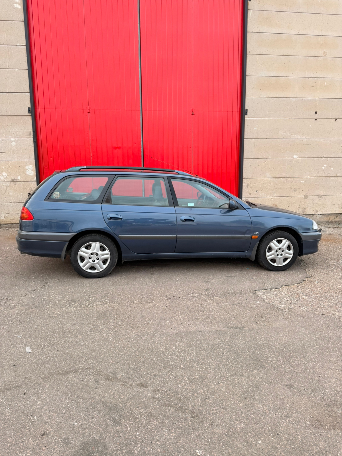 Toyota Avensis Kombi 1.8 Manuell 1999, bild 3/9