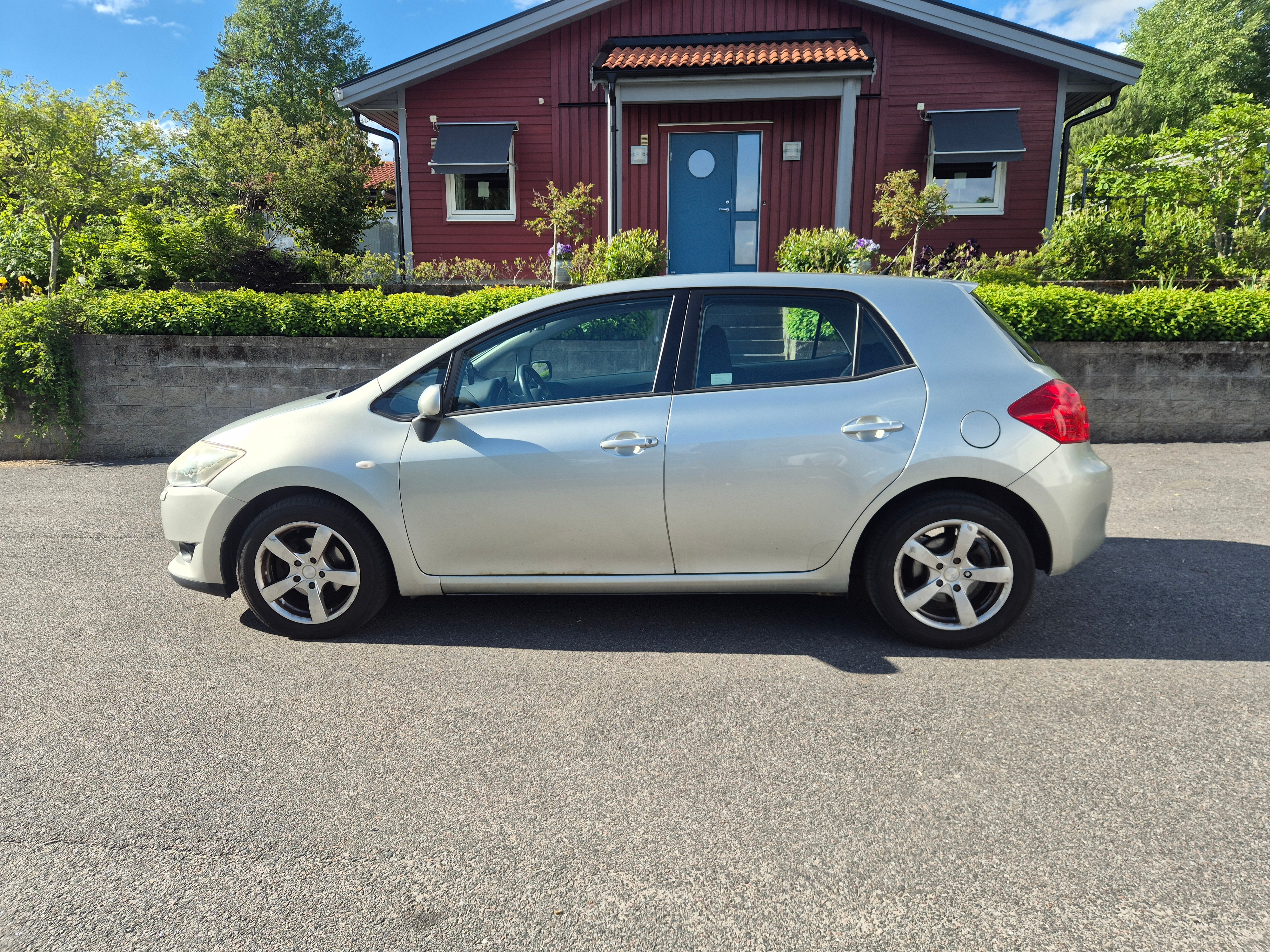 Toyota Auris 2007, bild 2/5