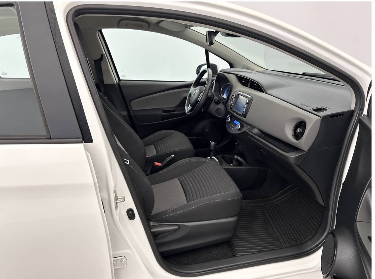 Toyota Yaris Hybrid e-CVT Euro 6 2018, bild 6/10