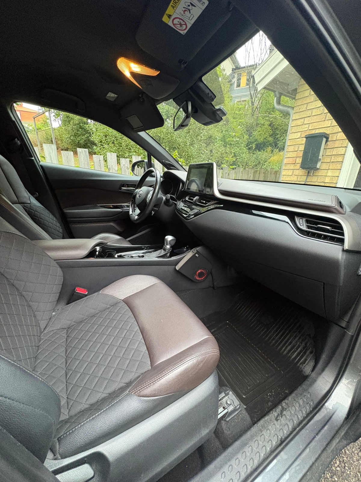Toyota C-HR Hybrid CVT 2017, bild 6/10