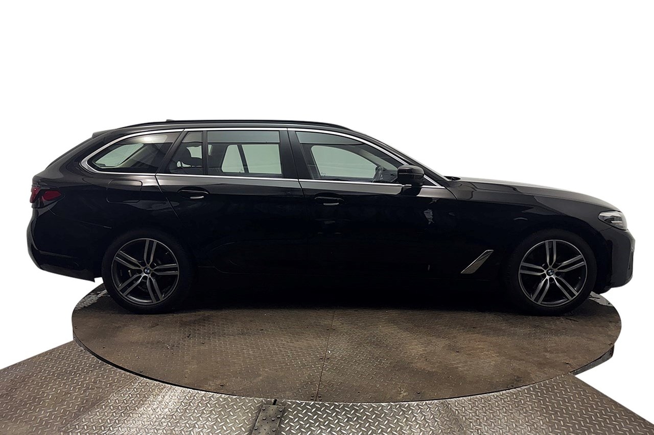 BMW 520 d xDrive Touring Drag 2022, photo 5/37