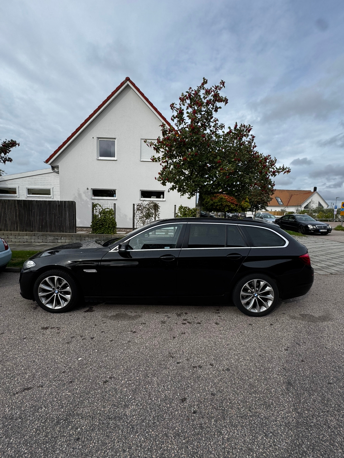 BMW 520 d xDrive Touring Steptronic 2017, bild 2/10