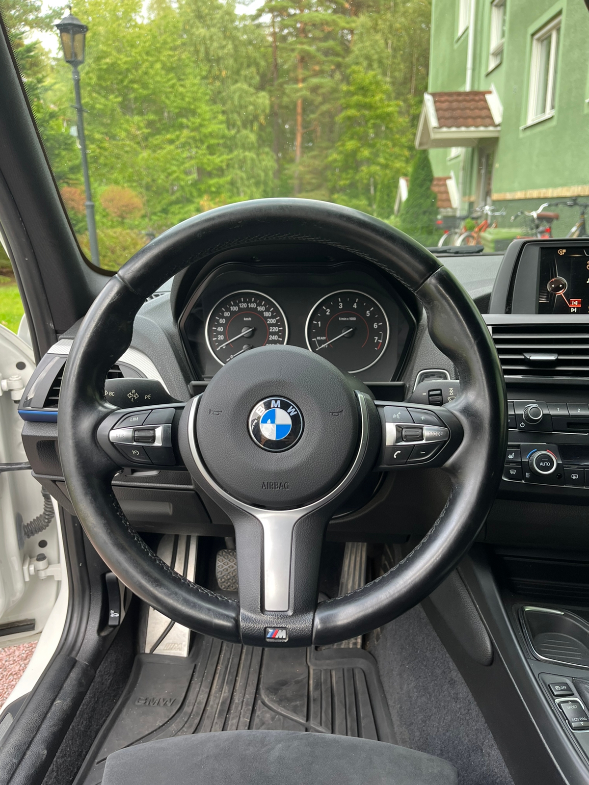 BMW 116 i 5-dörrars Manuell 2015, bild 6/10