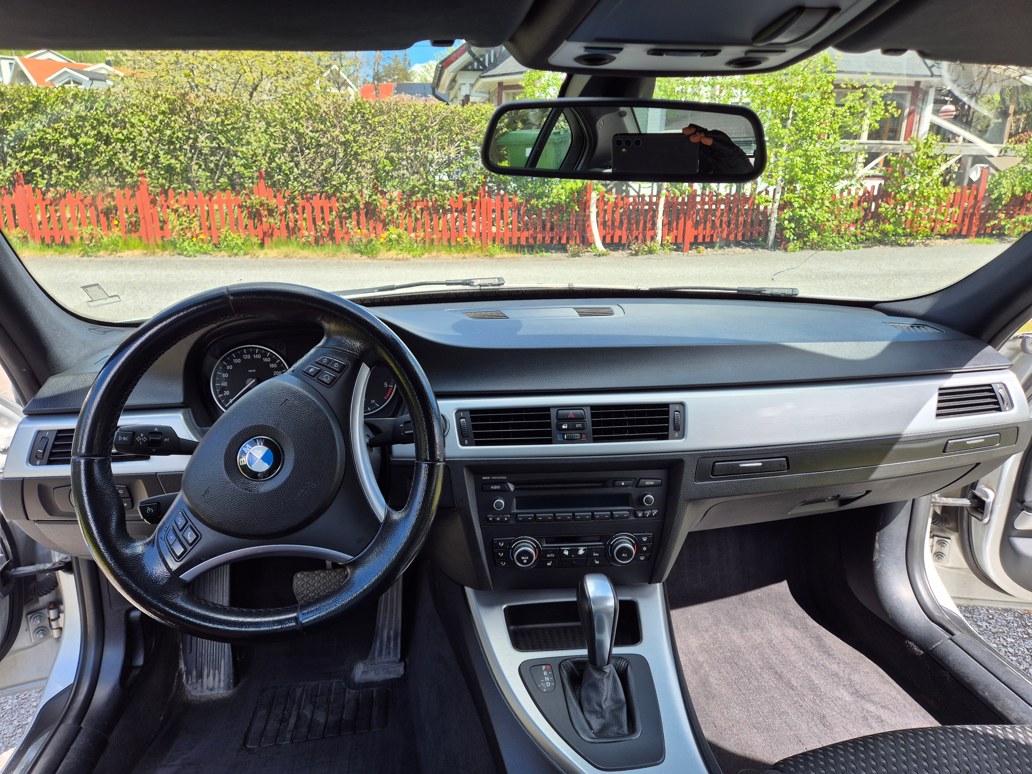 BMW 320 d Sedan Automatisk 2011, bild 2/9