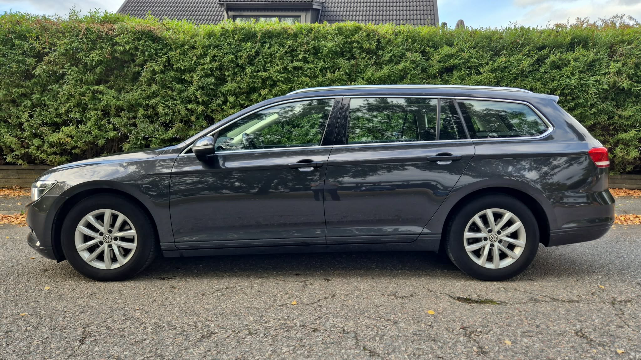 Volkswagen Passat 2019, bild 2/6