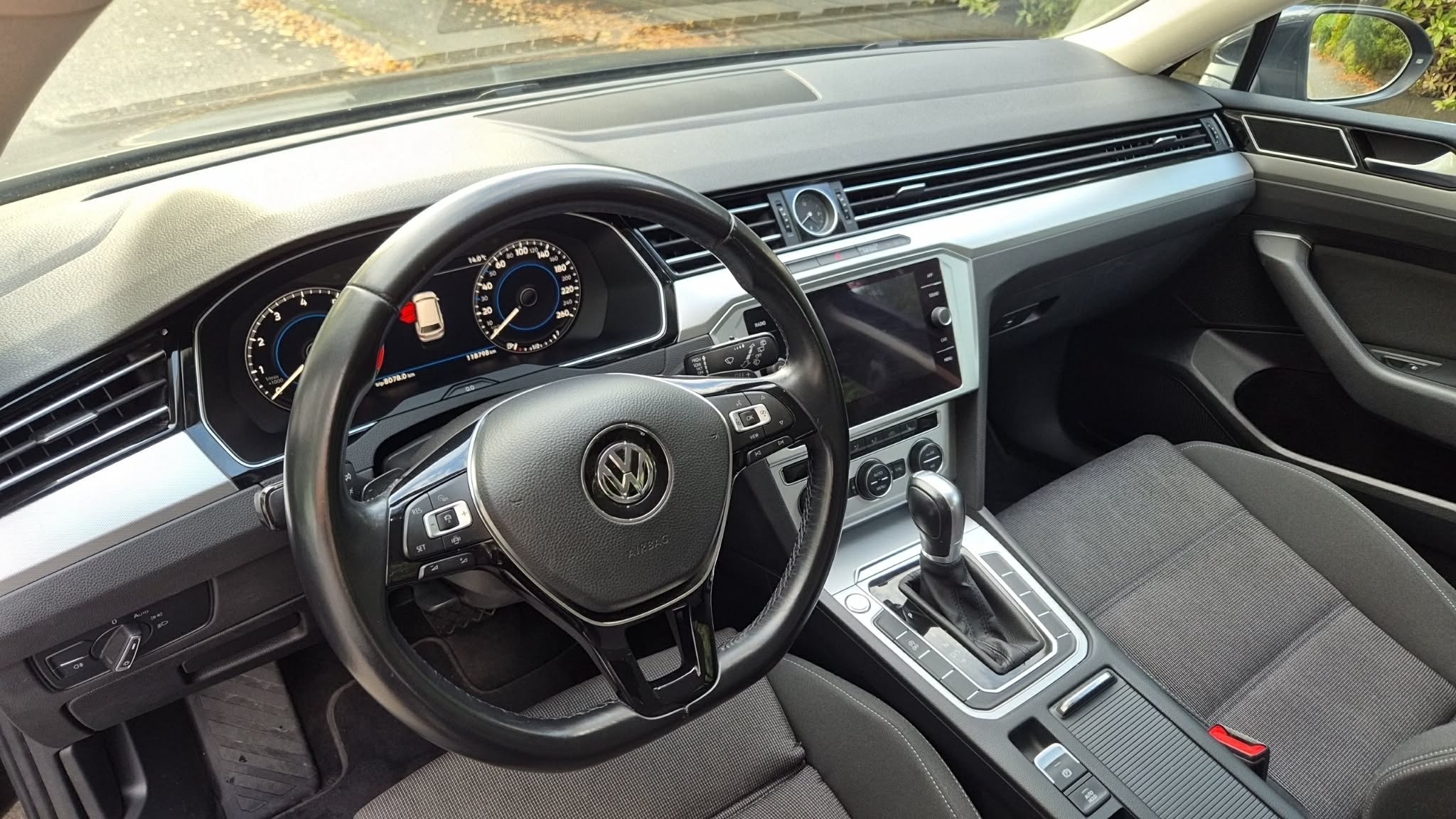 Volkswagen Passat 2019, bild 4/6