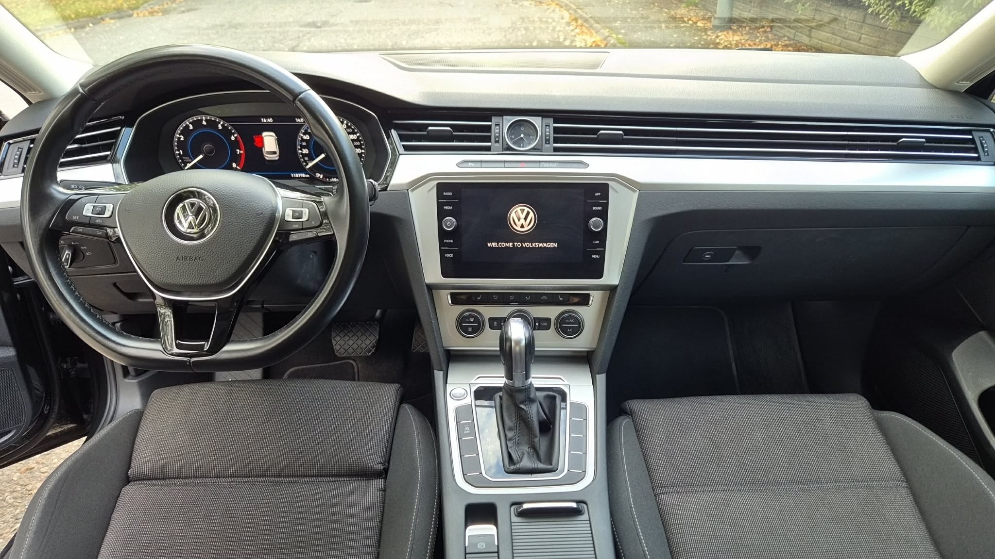 Volkswagen Passat 2019, bild 6/6