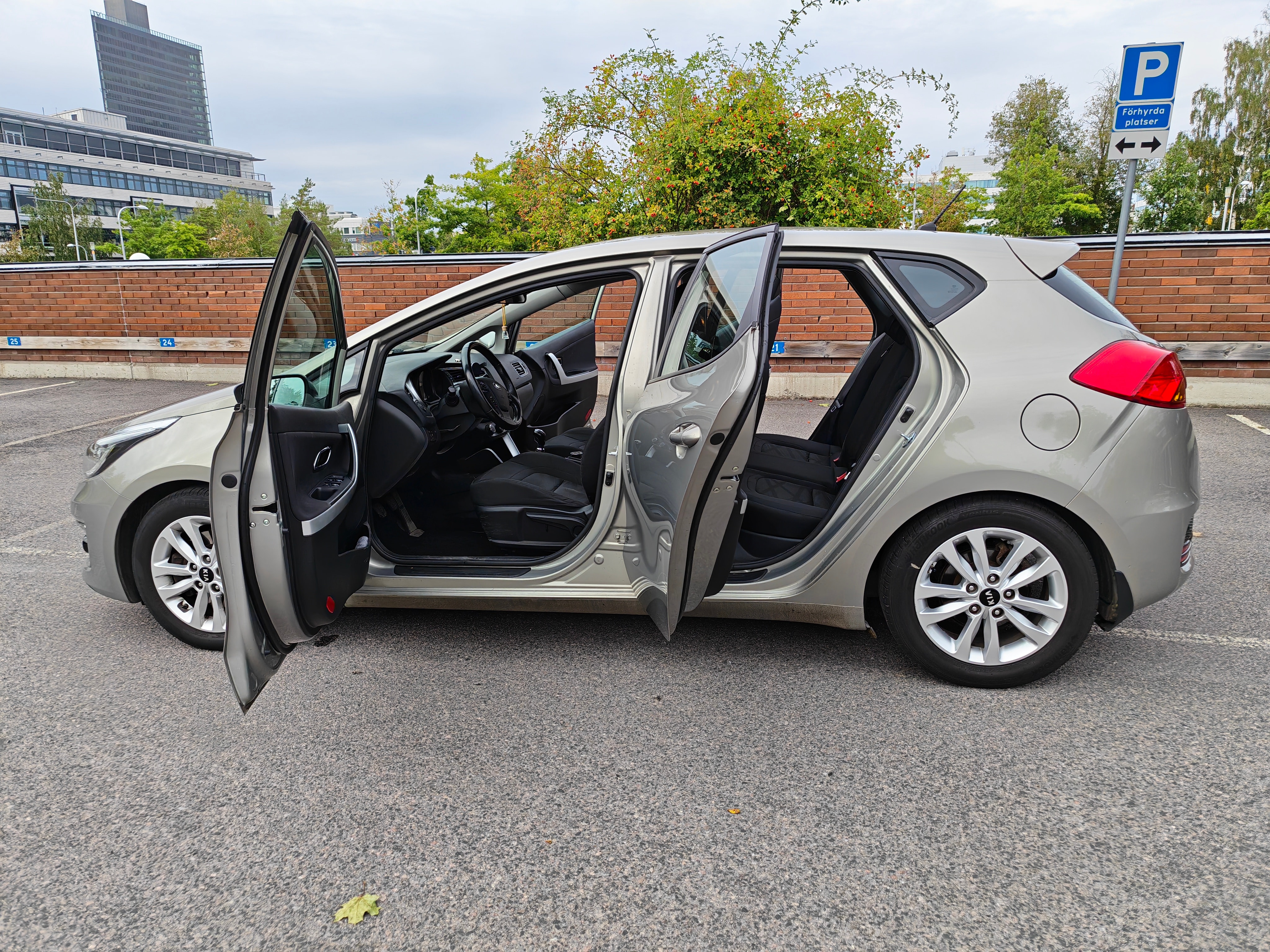 Kia Ceed 1.4 CVVT Manuell 2017, bild 6/10