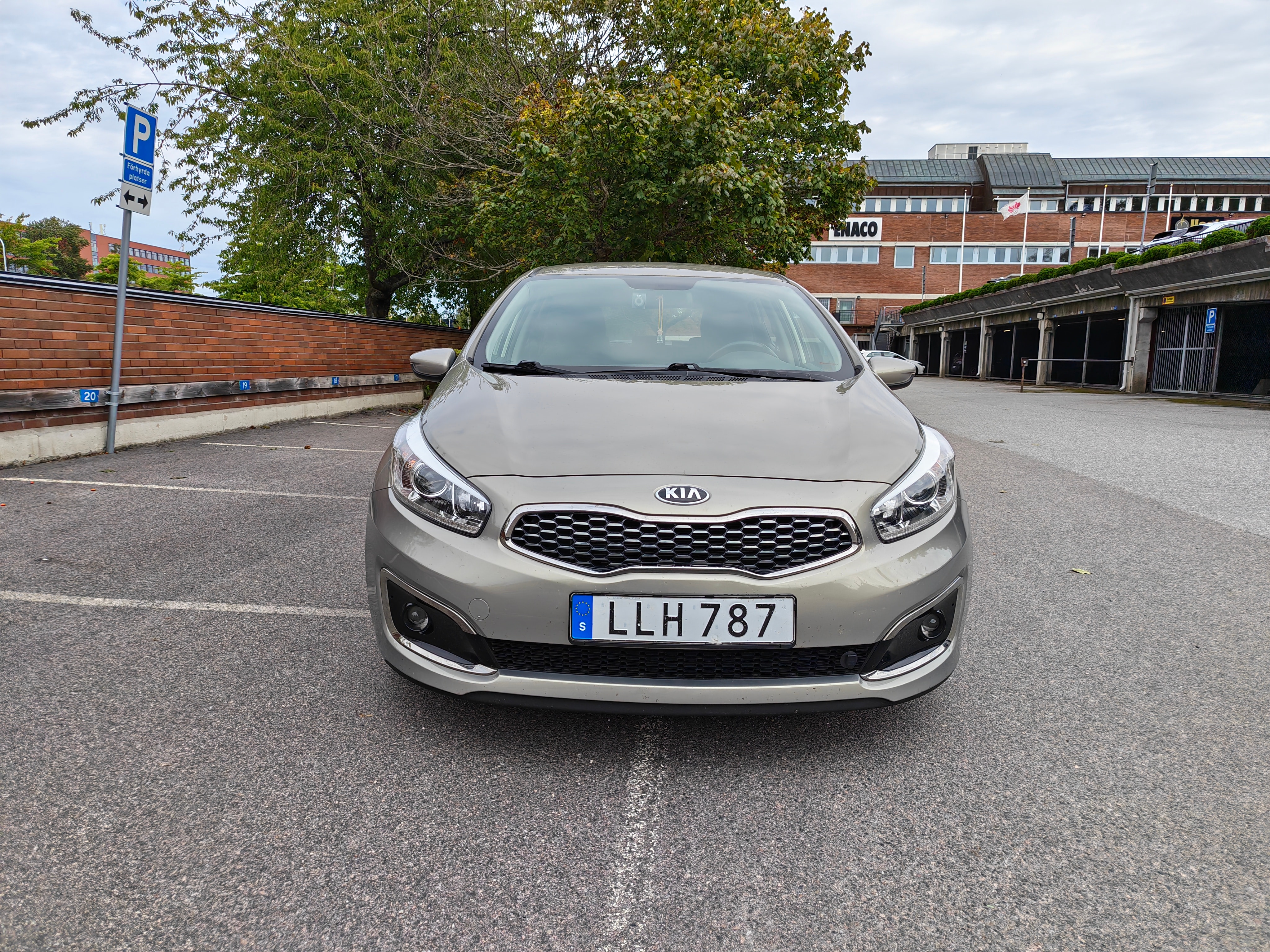 Kia Ceed 1.4 CVVT Manuell 2017, bild 4/10