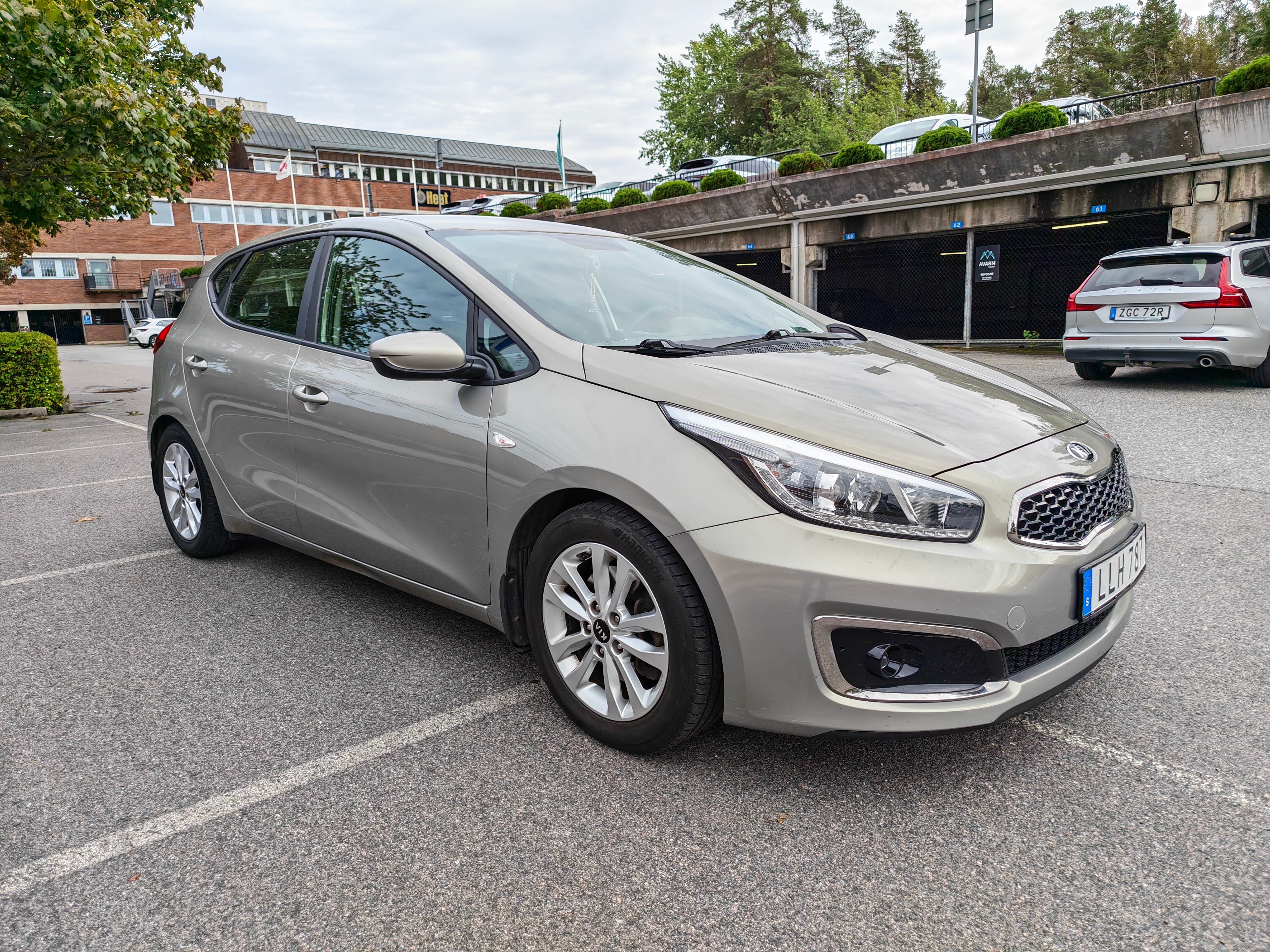 Kia Ceed 1.4 CVVT Manuell 2017, bild 2/10