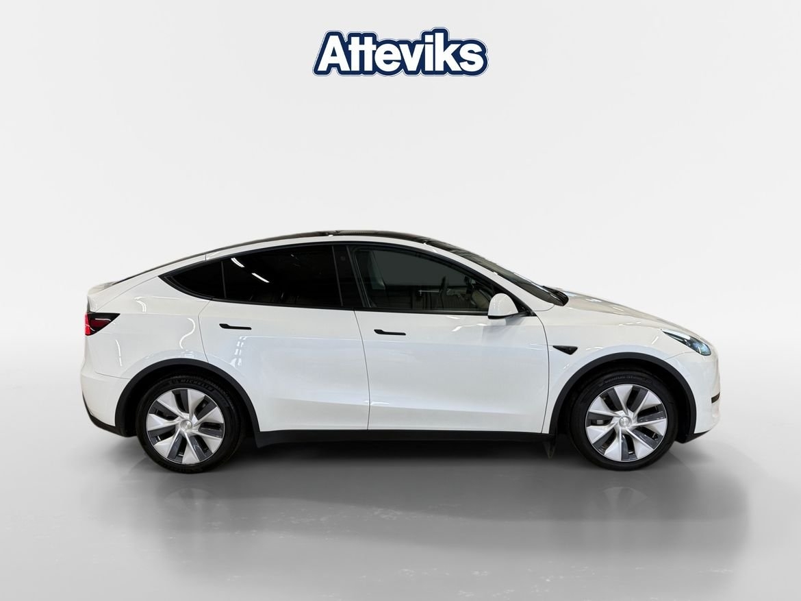 Tesla Model Y Standard Range RWD 2023, bild 2/15