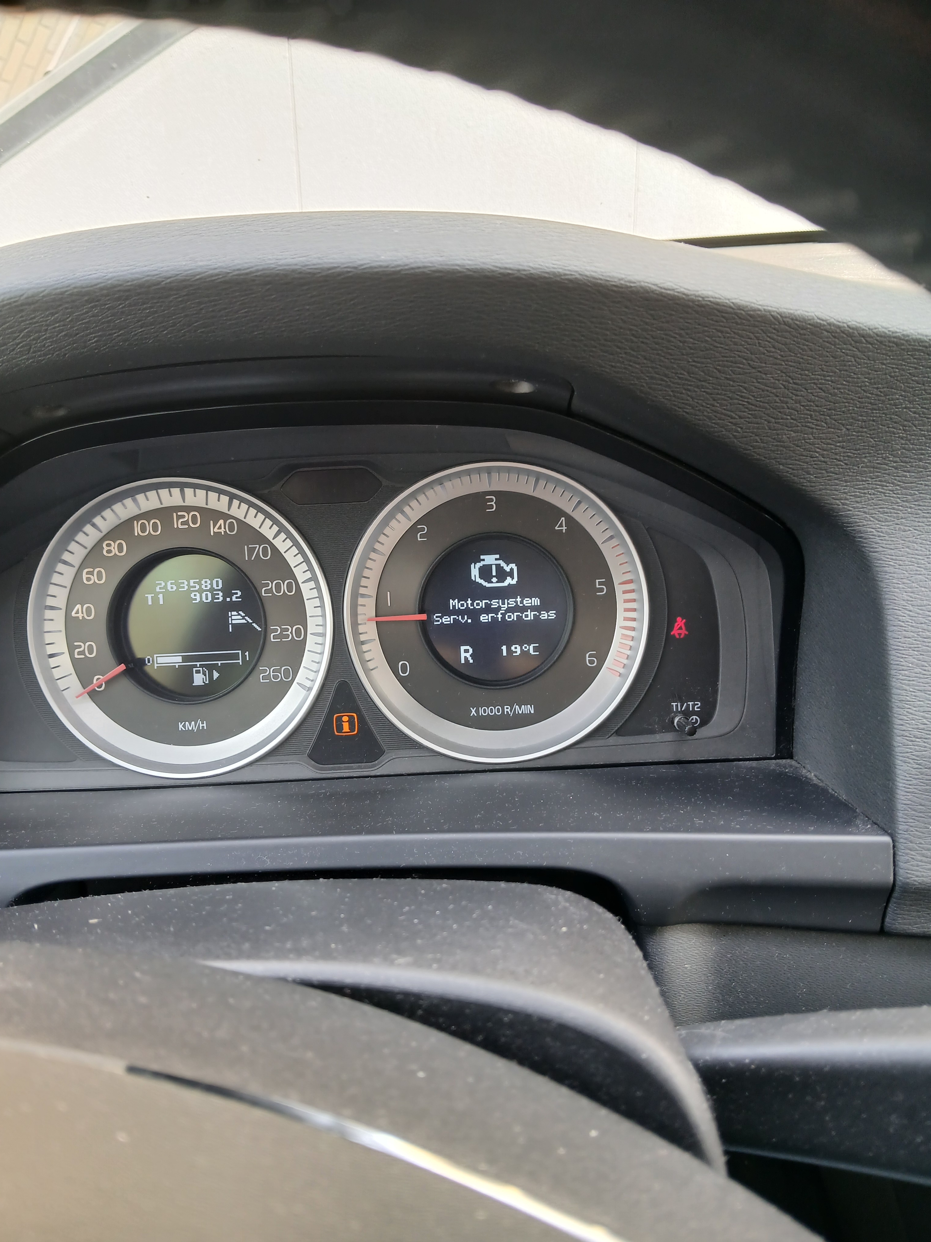 Volvo V60 D3 Geartronic Momentum 2011, kuva 7/8