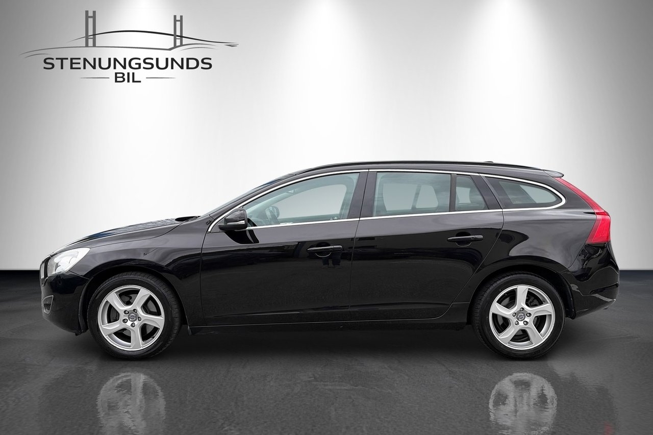 Volvo V60 D4 AWD Geartronic Momentum 2013, bild 2/10