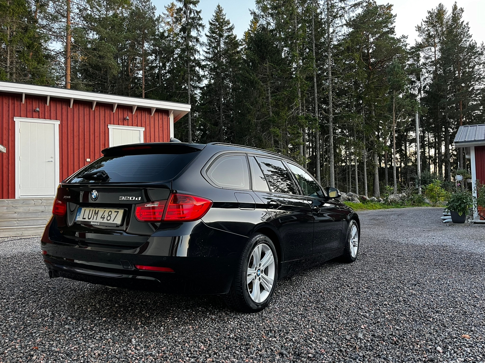 BMW 320 d xDrive Touring Manuell 2015, bild 3/5
