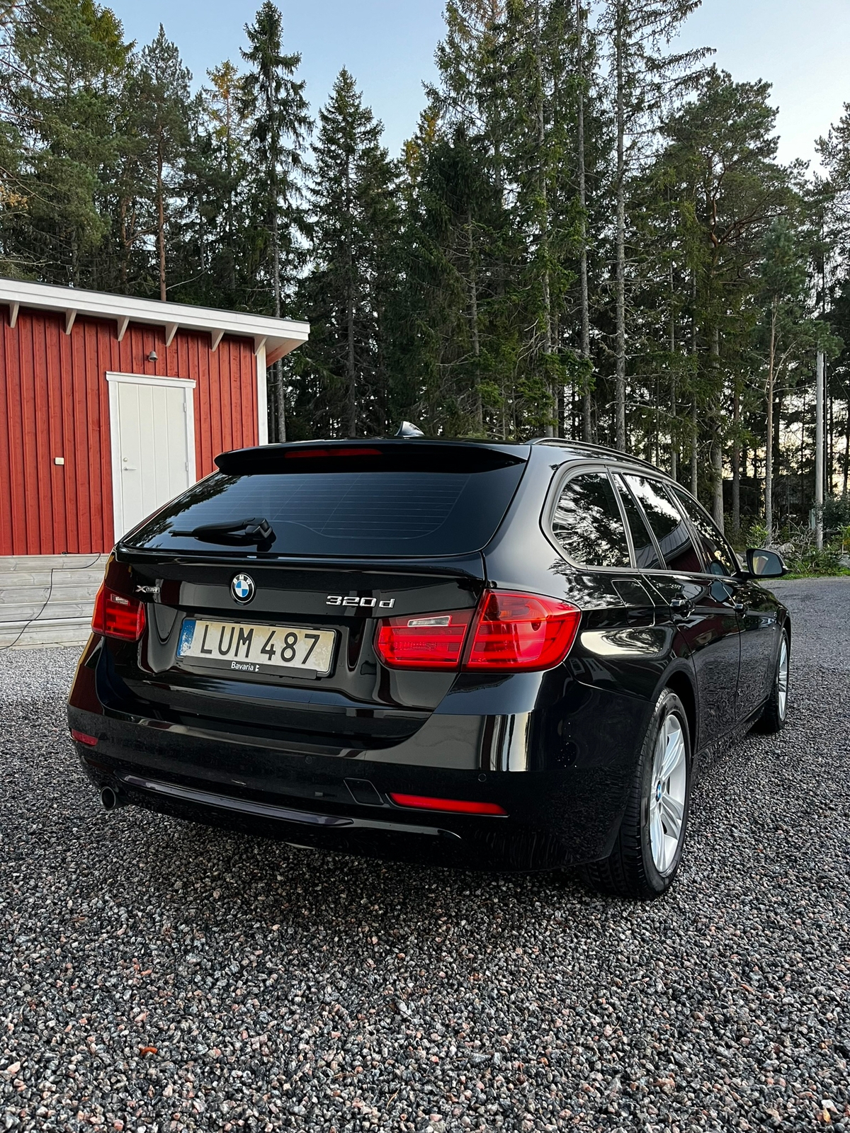 BMW 320 d xDrive Touring Manuell 2015, bild 4/5