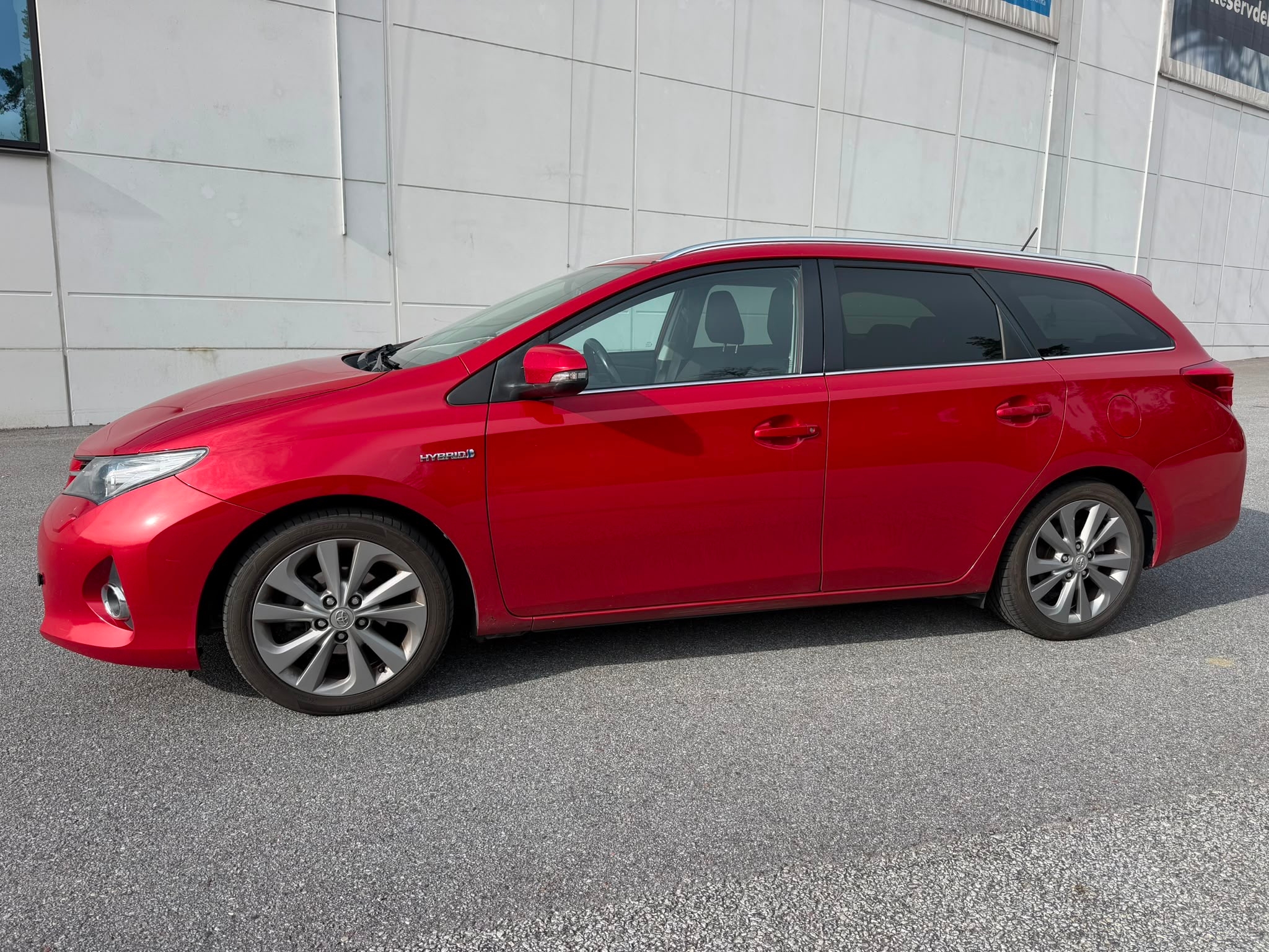 Toyota Auris Touring Sports Hybrid e-CVT 2014, photo 6/9