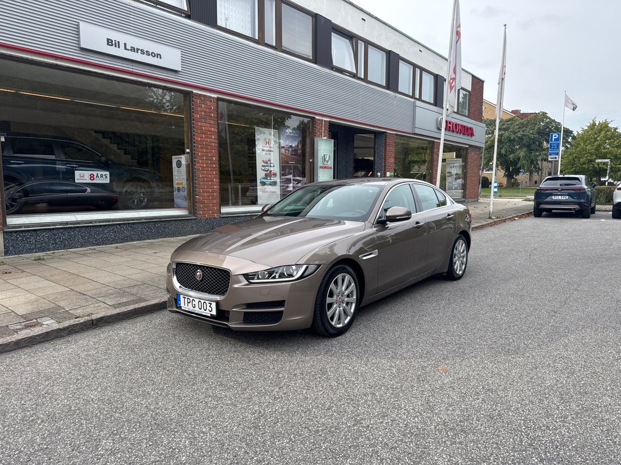 Jaguar XE 20d Euro 6 2016, bild 2/10