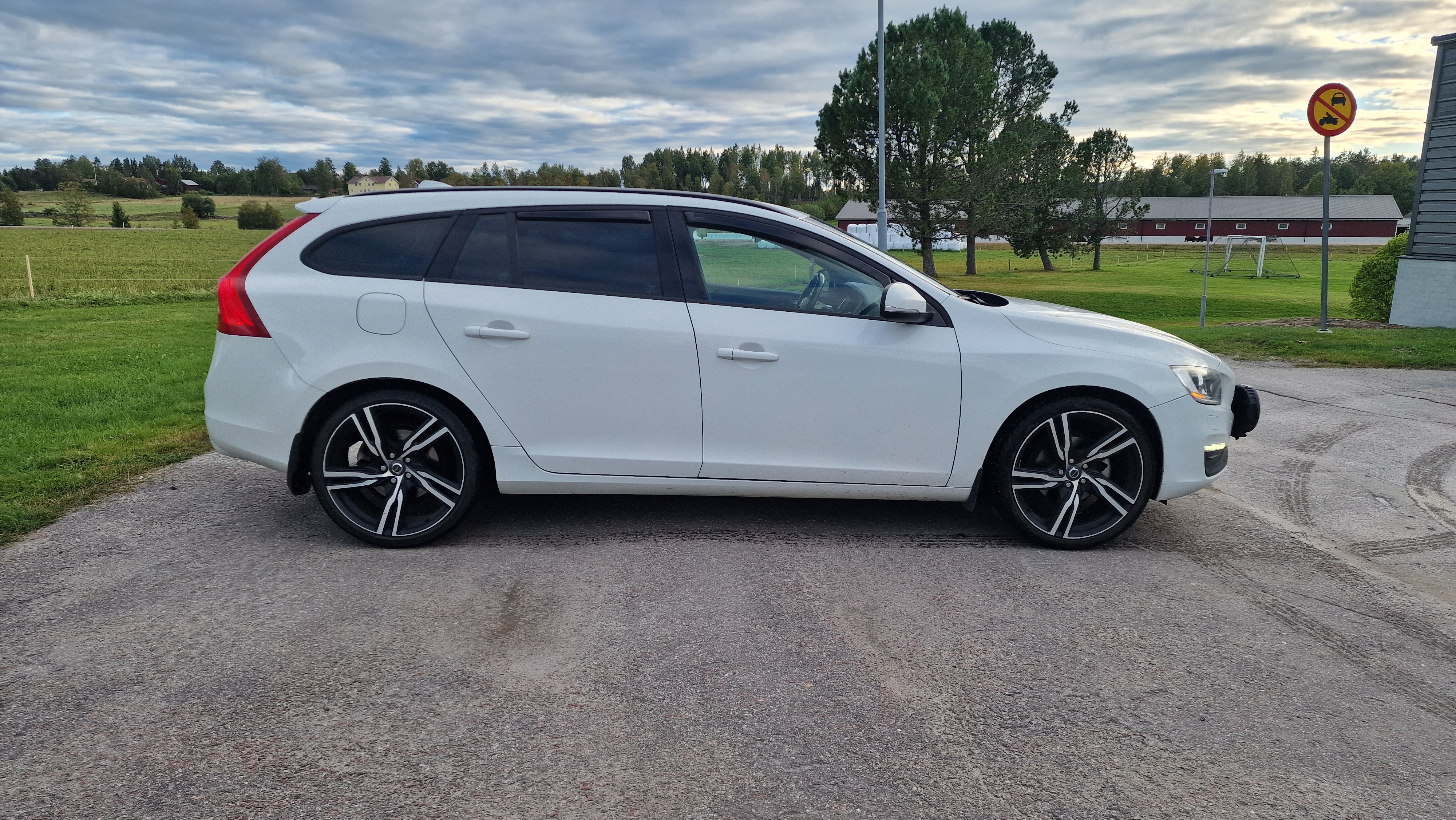 Volvo V60 D2 Manuell 2014, bild 4/10
