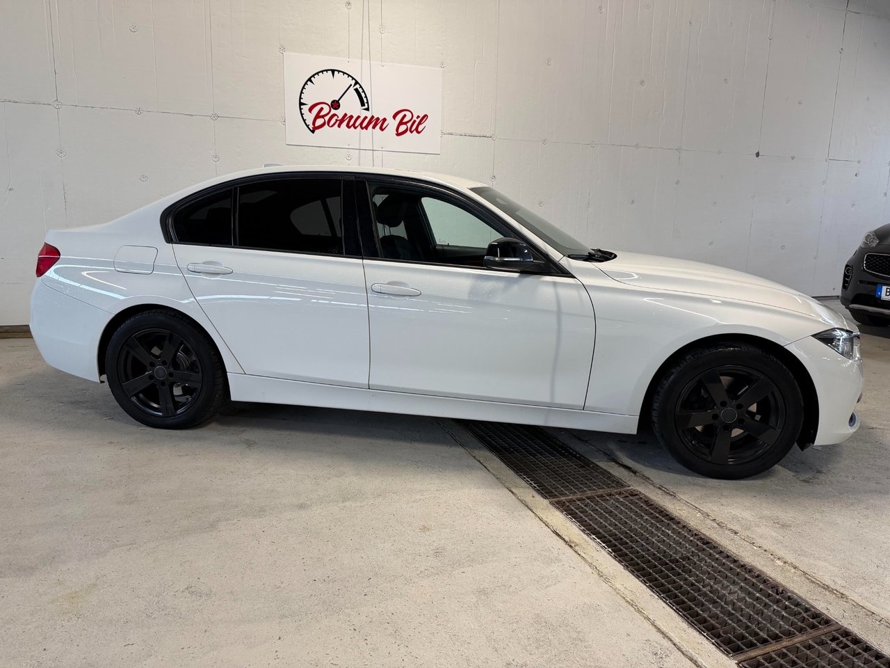 BMW 320 d Sedan Sport line Euro 6 2017, kuva 5/10