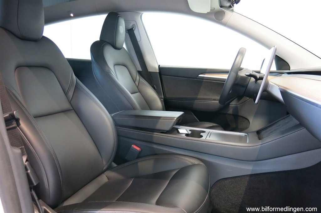 Tesla Model Y 2023, bild 7/10
