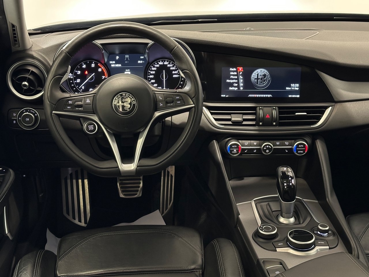 Alfa Romeo Giulia 2017, bild 6/10