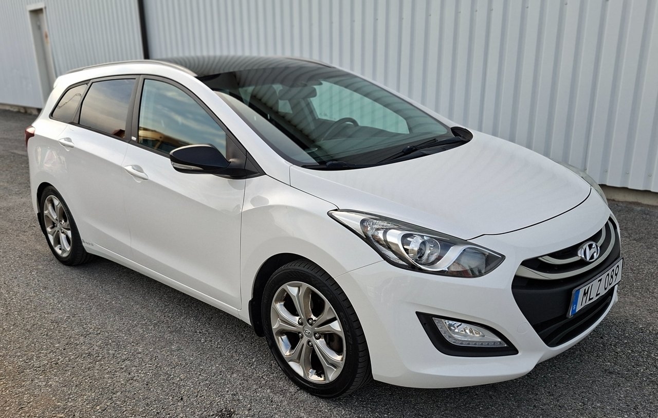Hyundai i30 Kombi 1.6 CRDi AUTOMAT 2014, bild 4/10