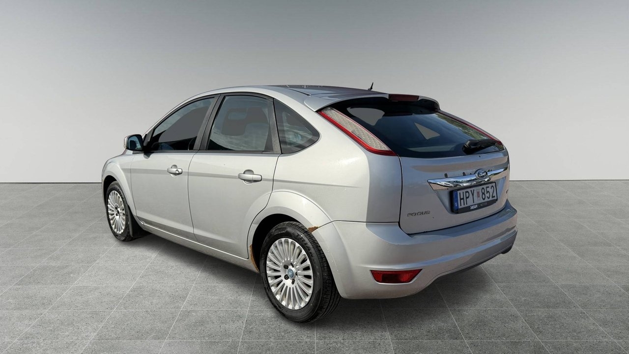 Ford Focus 5-dörrars 1.8 Titanium 2009, bild 2/9