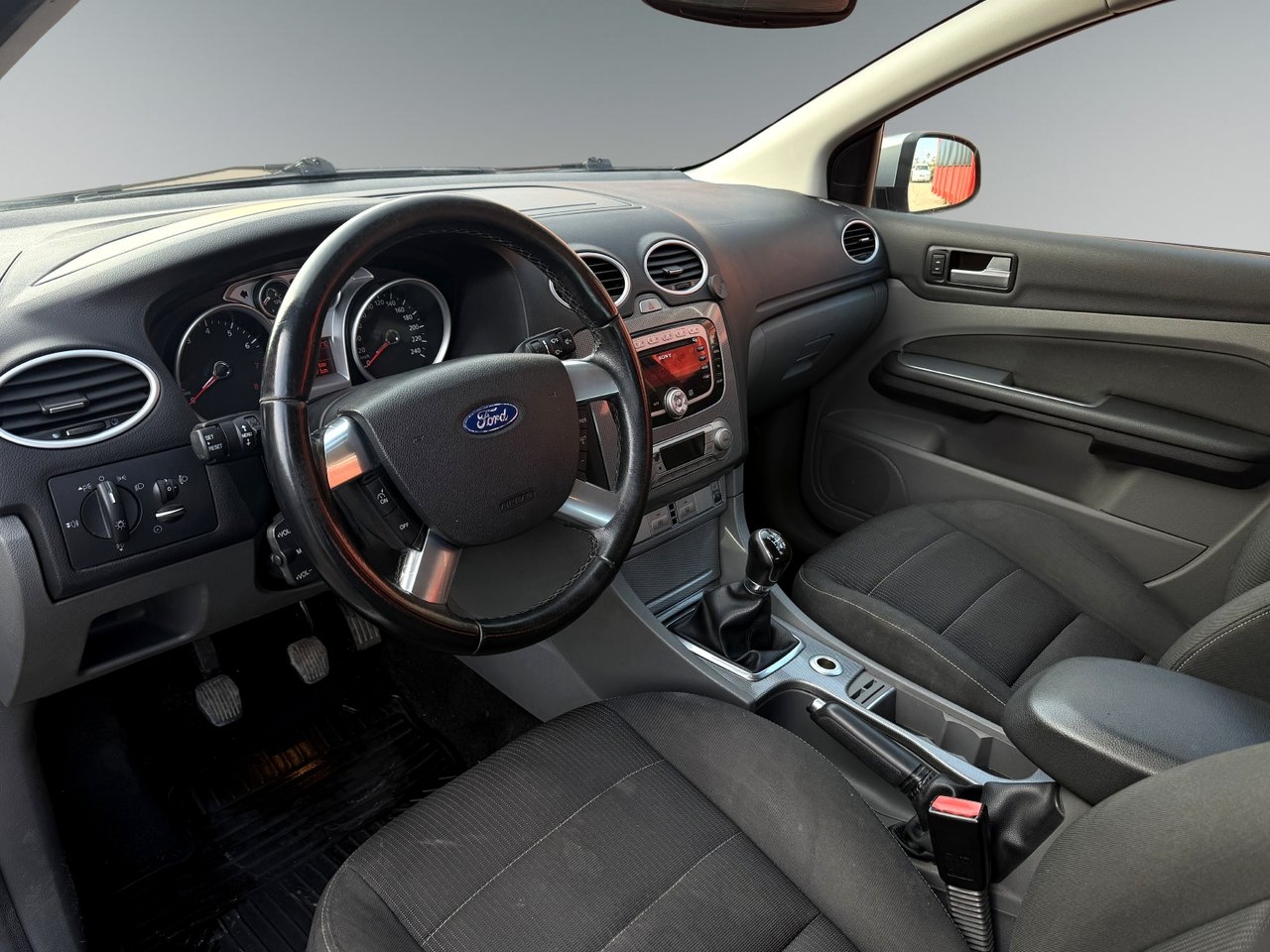 Ford Focus 5-dörrars 1.8 Titanium 2009, bild 6/9
