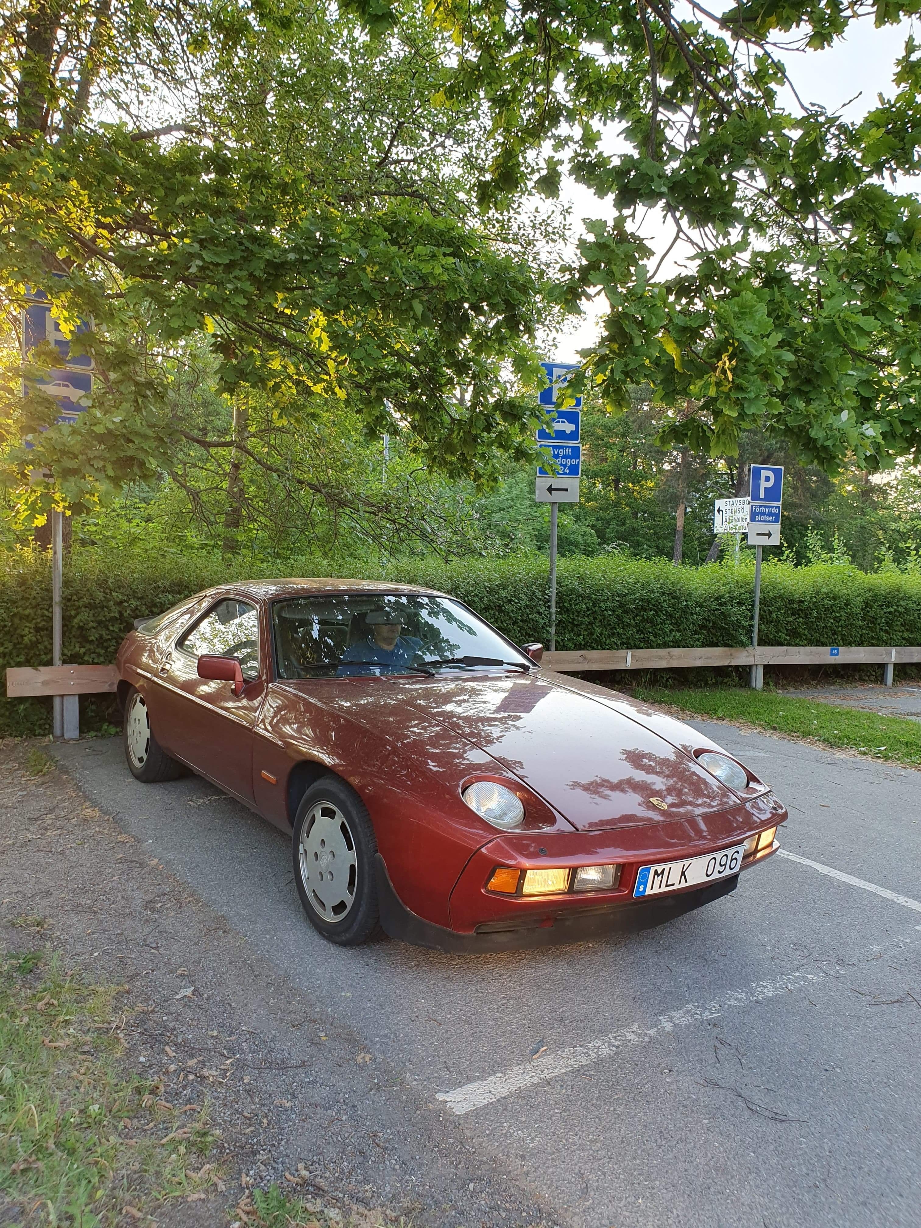 Porsche 928