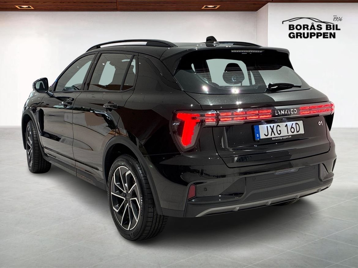 Lynk & Co 01 Core PHEV 2025, bild 2/10