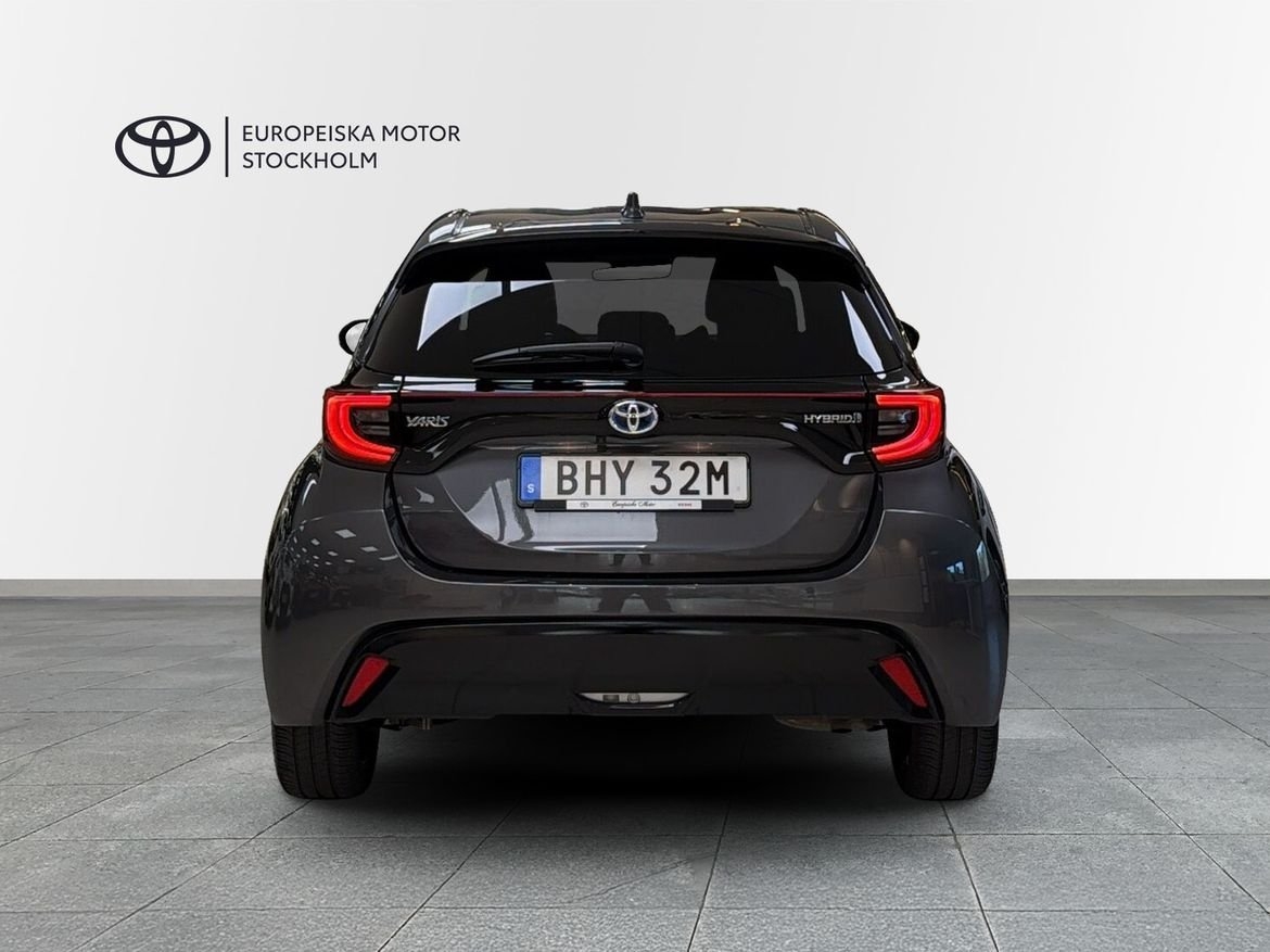 Toyota Yaris 1,5 HYBRID STYLE V-HJUL 2021, bild 4/13