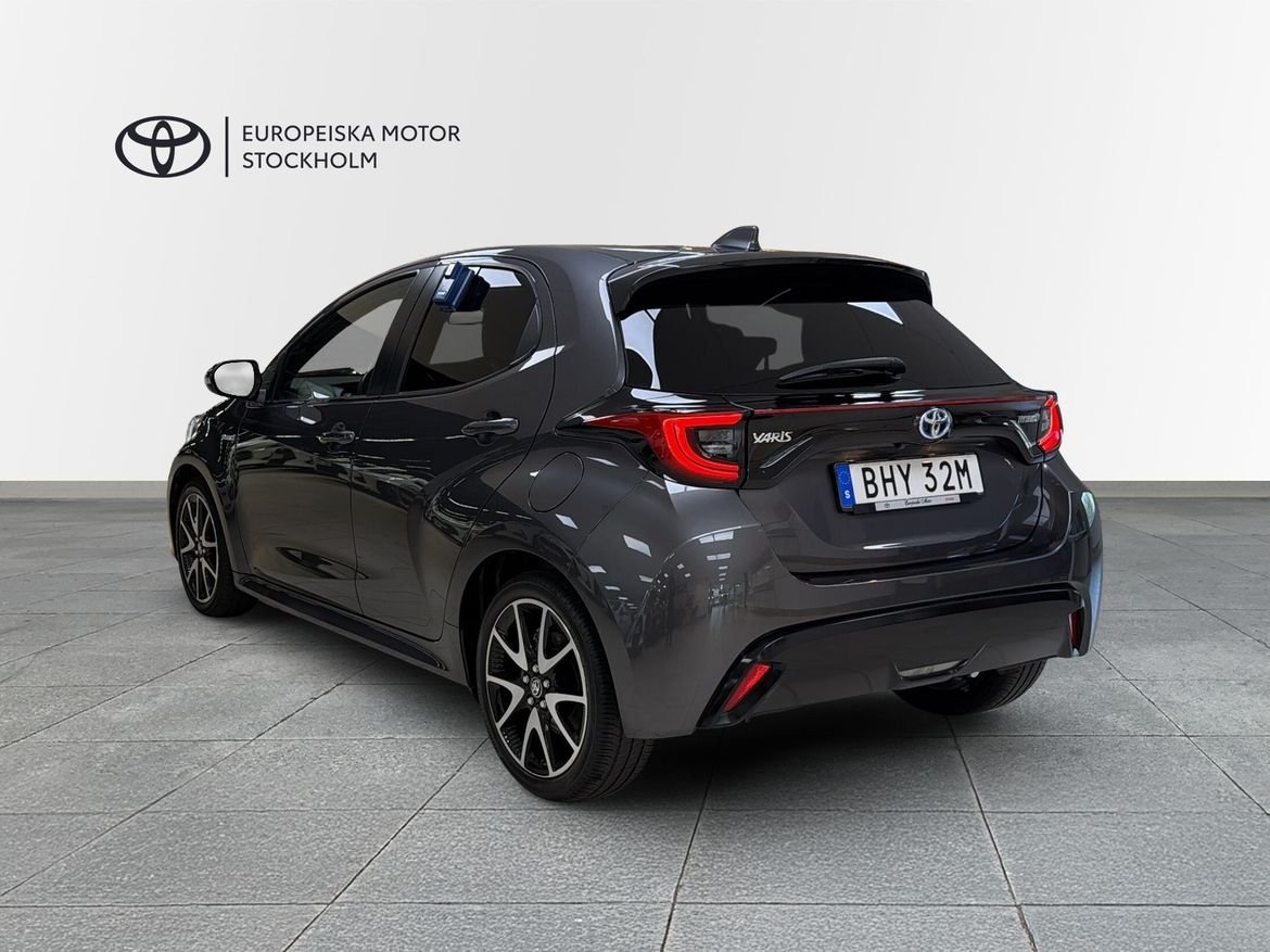 Toyota Yaris 1,5 HYBRID STYLE V-HJUL 2021, bild 2/13