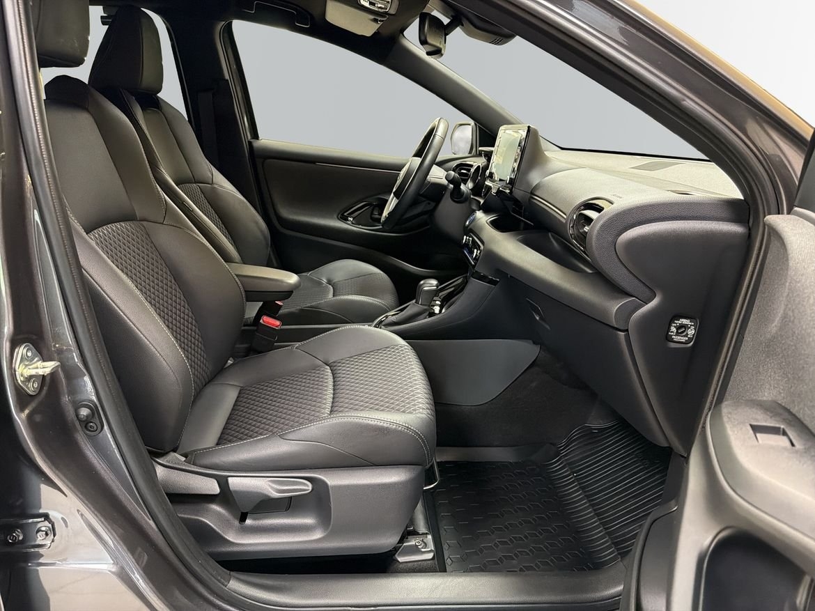Toyota Yaris 1,5 HYBRID STYLE V-HJUL 2021, bild 6/13