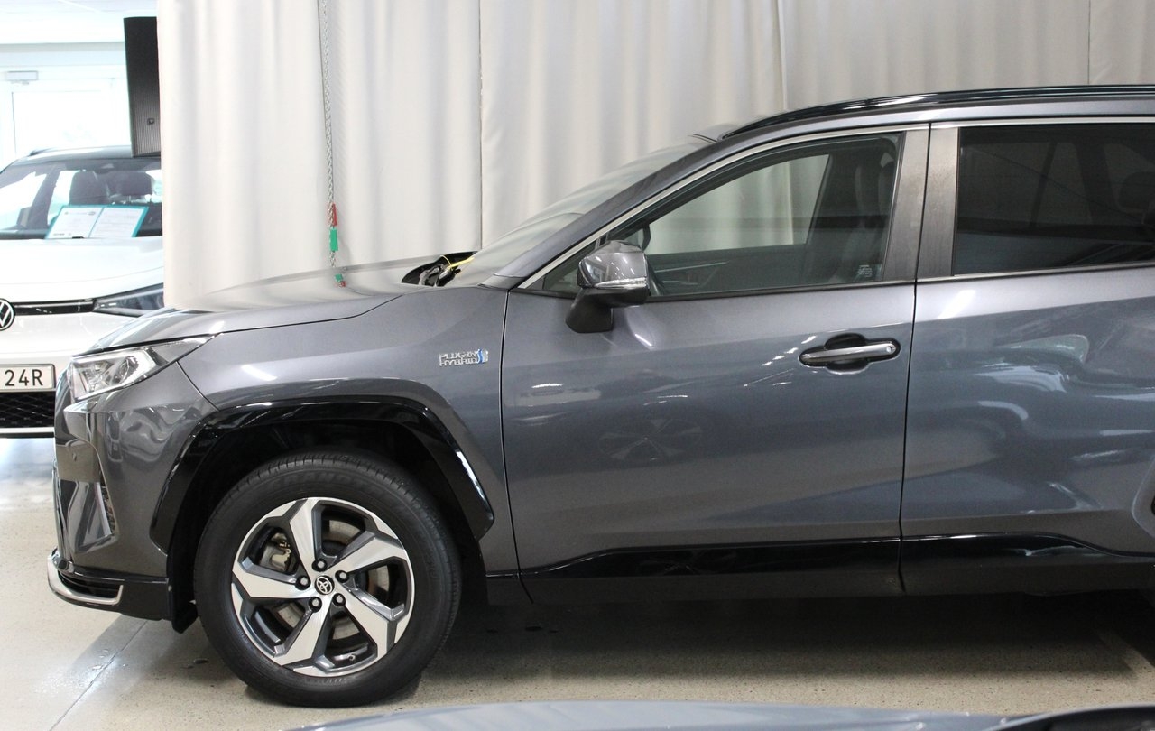 Toyota RAV4 Plug-In 2021, photo 6/10