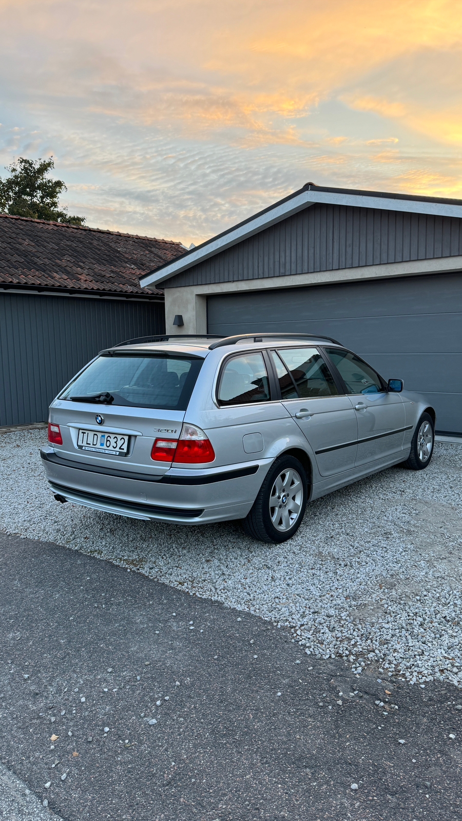 BMW 320 i Touring Manuell 2002, bild 2/8