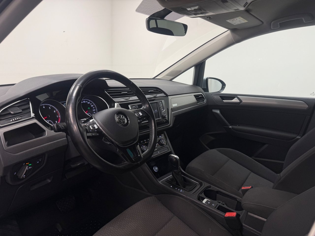 Volkswagen Touran 2016, bild 6/10
