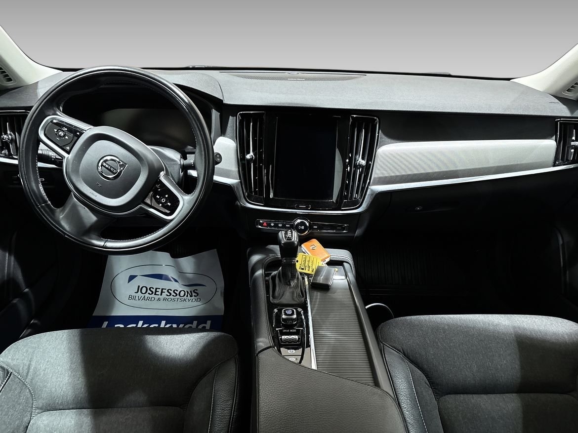Volvo V90 Cross Country 2021, photo 8/8