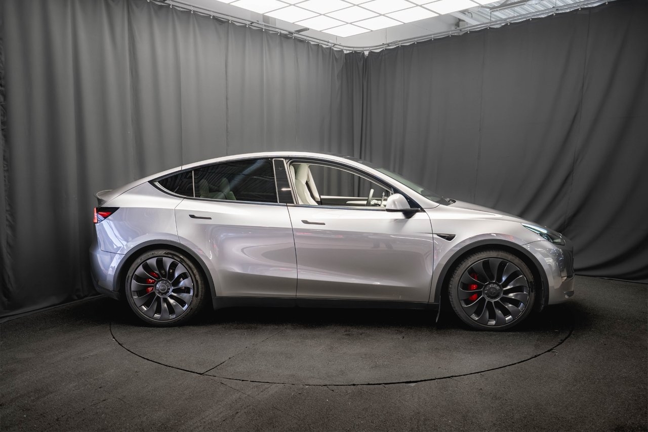 Tesla Model Y 2023, bild 6/10