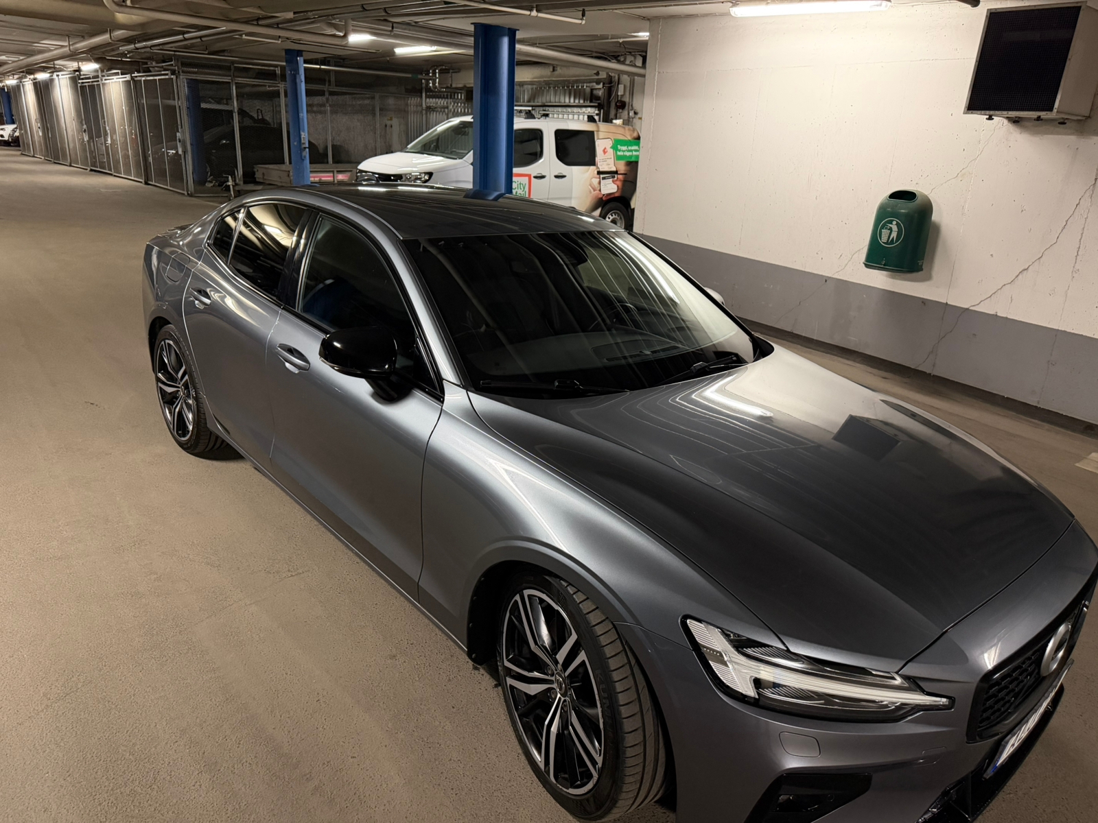 Volvo S60 T5 250hk R-Design BLIS 2019, bild 3/10