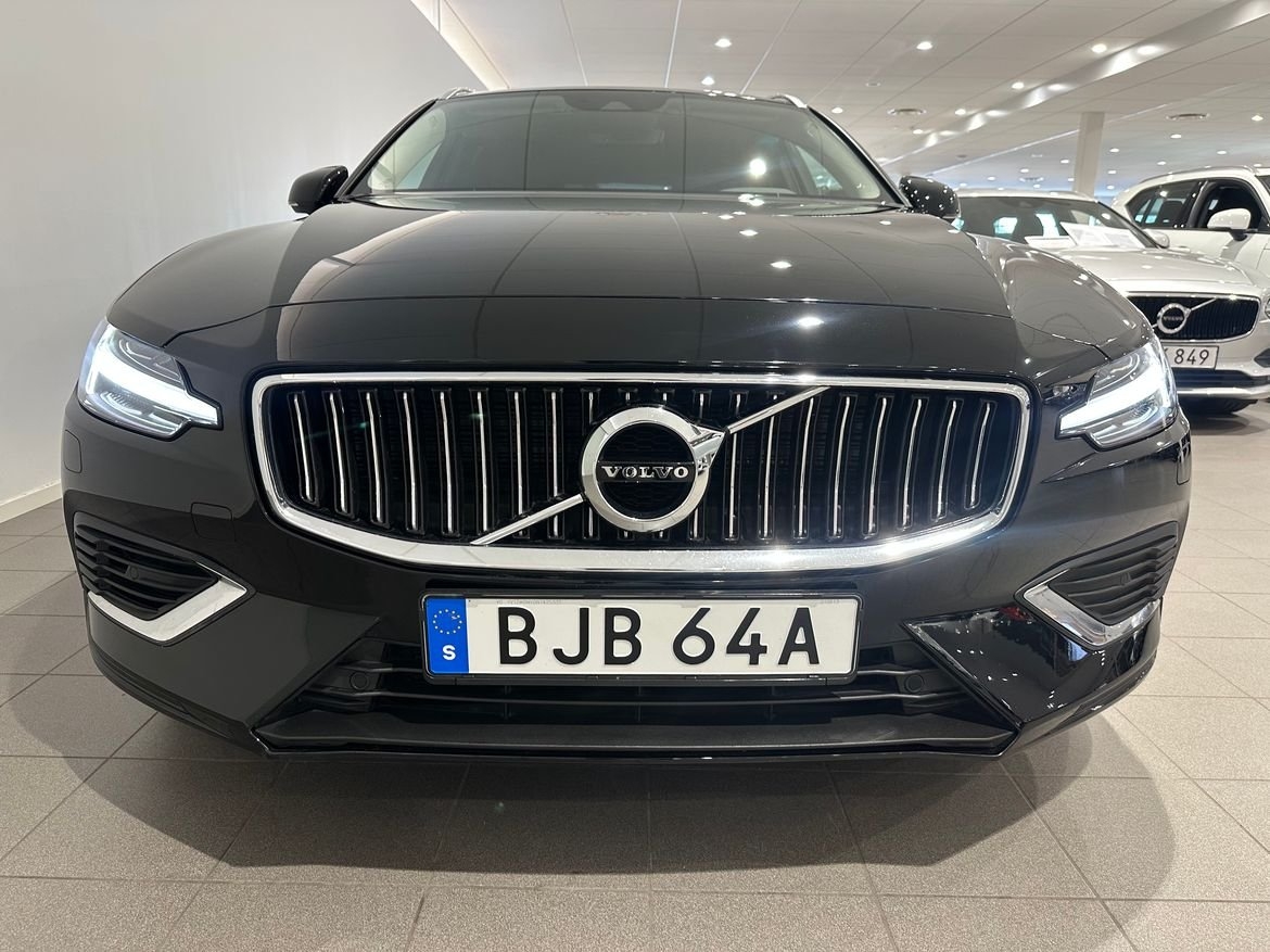 Volvo V60 2022, photo 2/10