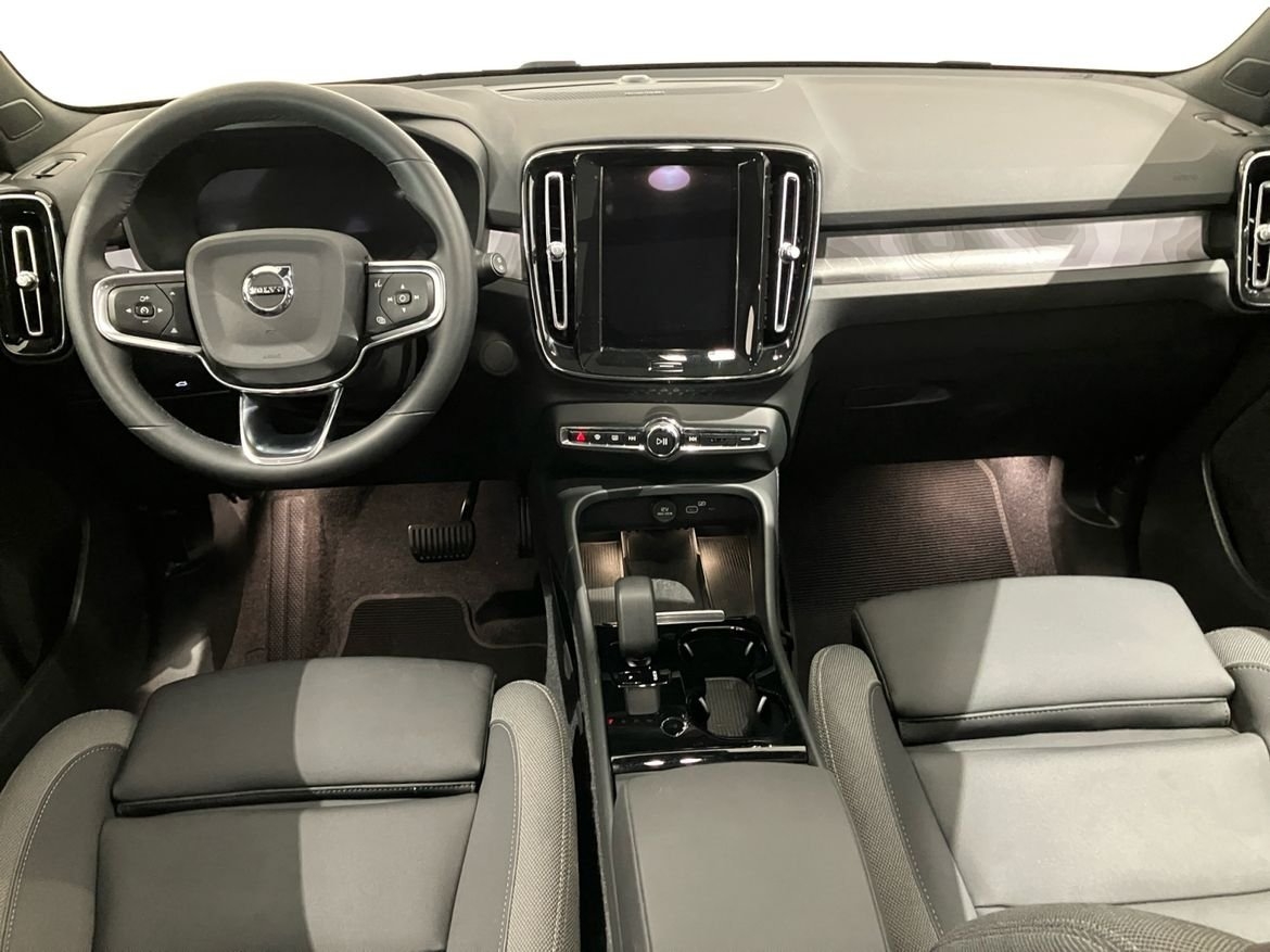 Volvo EX40 2025, photo 6/16