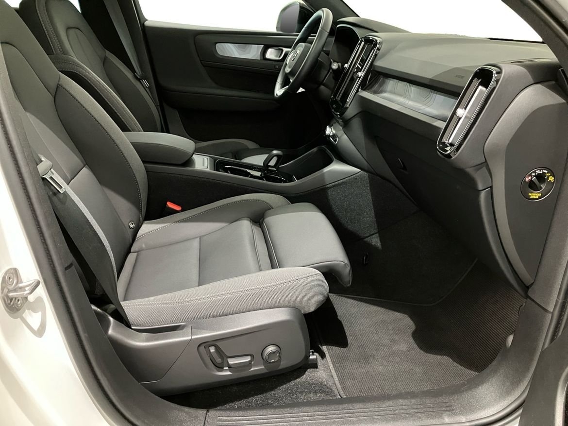 Volvo EX40 2025, photo 4/16