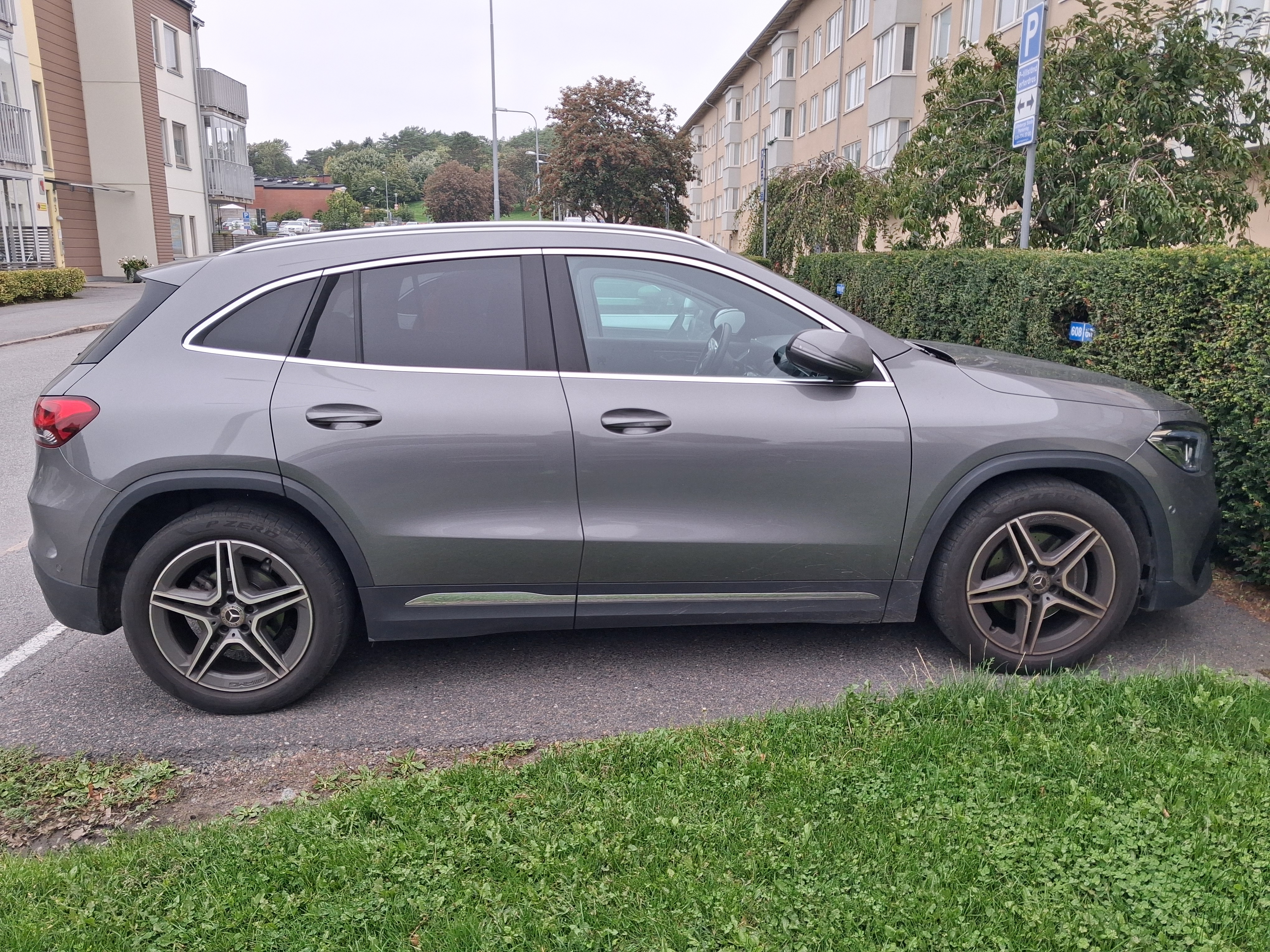 Mercedes-Benz GLA 200 7G-DCT 2021, bild 3/4
