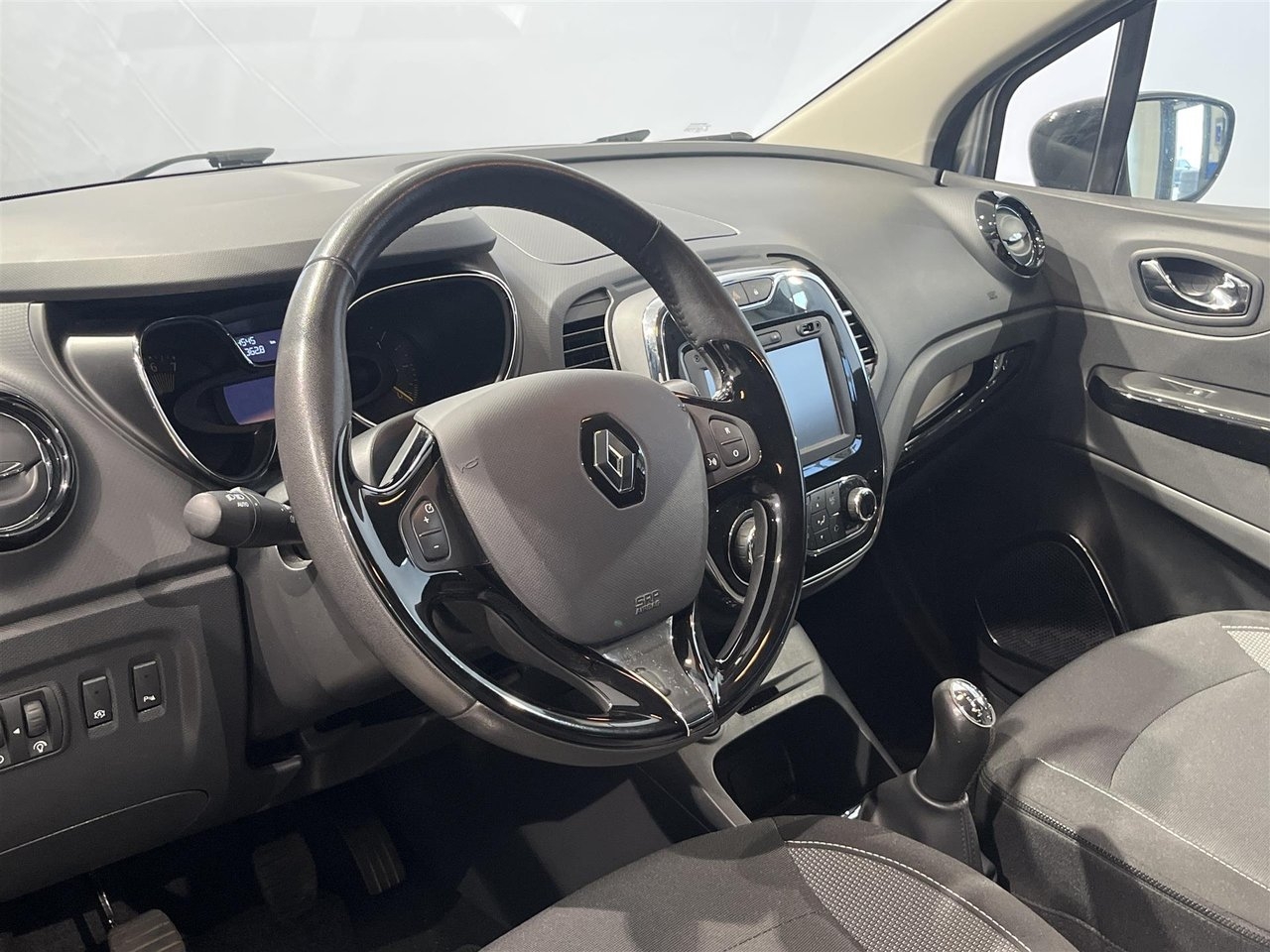 Renault Captur Zen TCe 90hk Man 2016, kuva 2/10