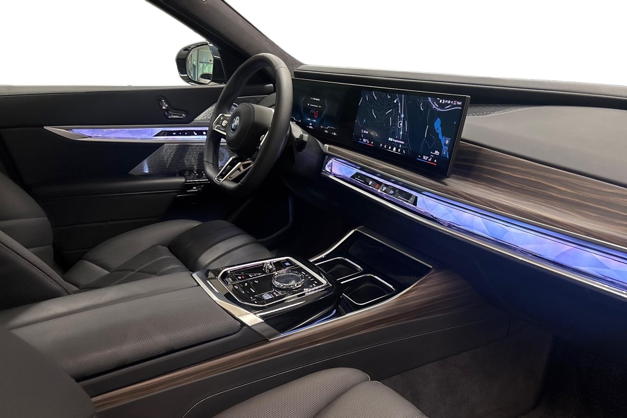 BMW i7 xDrive 60 M-Sport Pro 2025, photo 6/10
