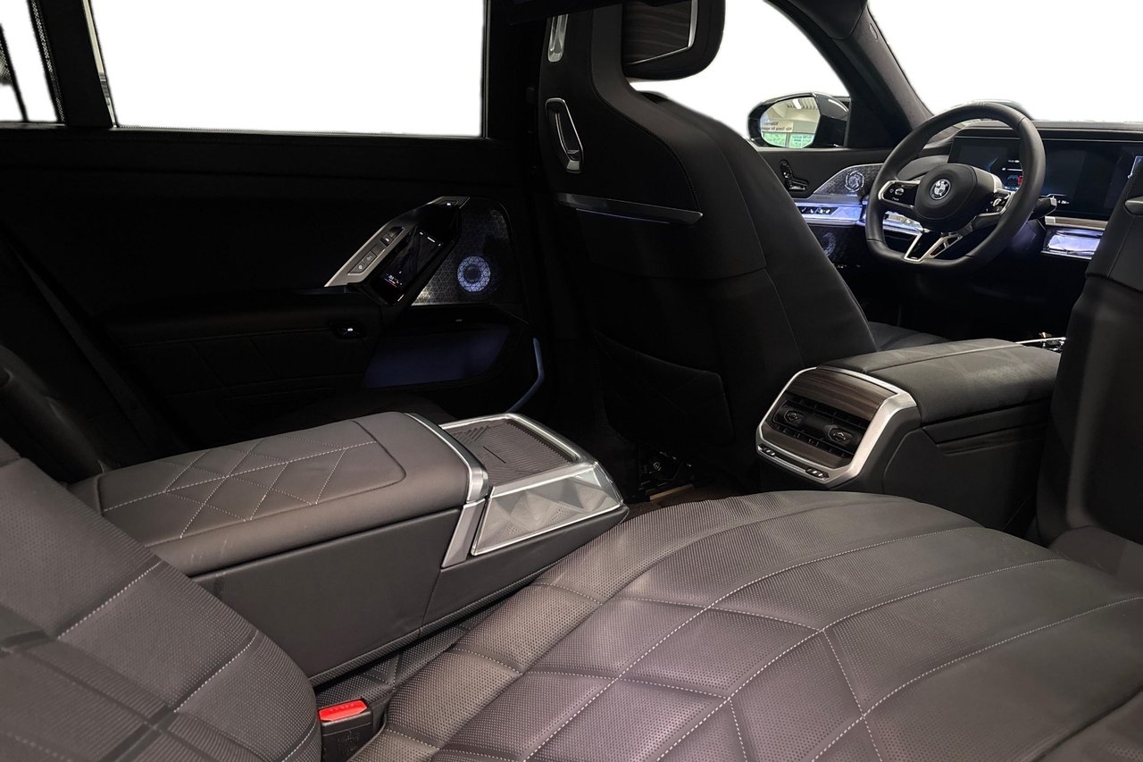 BMW i7 xDrive 60 M-Sport Pro 2025, photo 7/10