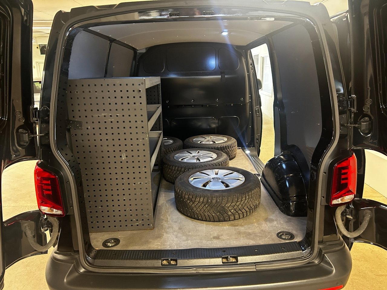 Volkswagen Transporter 2023, bild 3/10